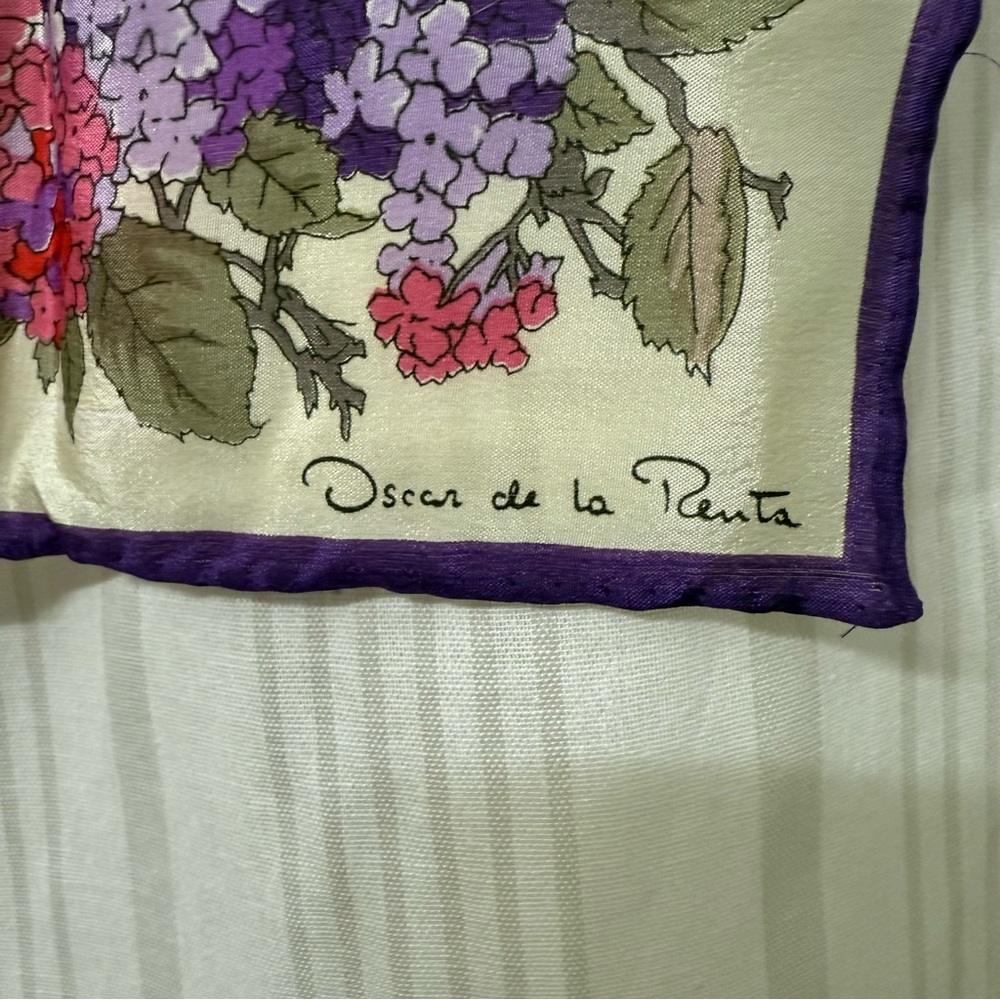 VINTAGE 100% Silk Oscar De La Renta for Accessory Street Floral Oversized Scarf - Picture 7 of 8